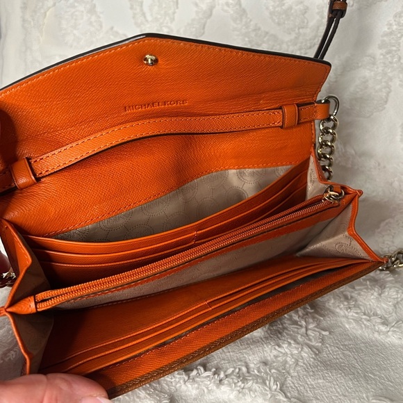 MICHAEL KORS • ENVELOPE WALLET ON CHAIN • EUC - Picture 5 of 7